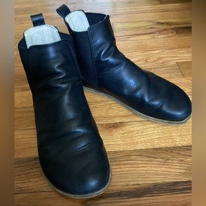 feel barefoot black leather chelsea boot